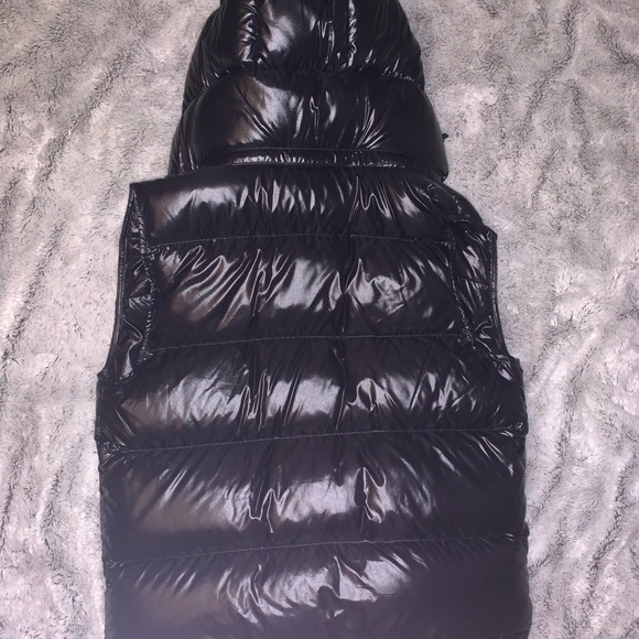 Aritzia Super Puff Vest - Picture 3 of 3